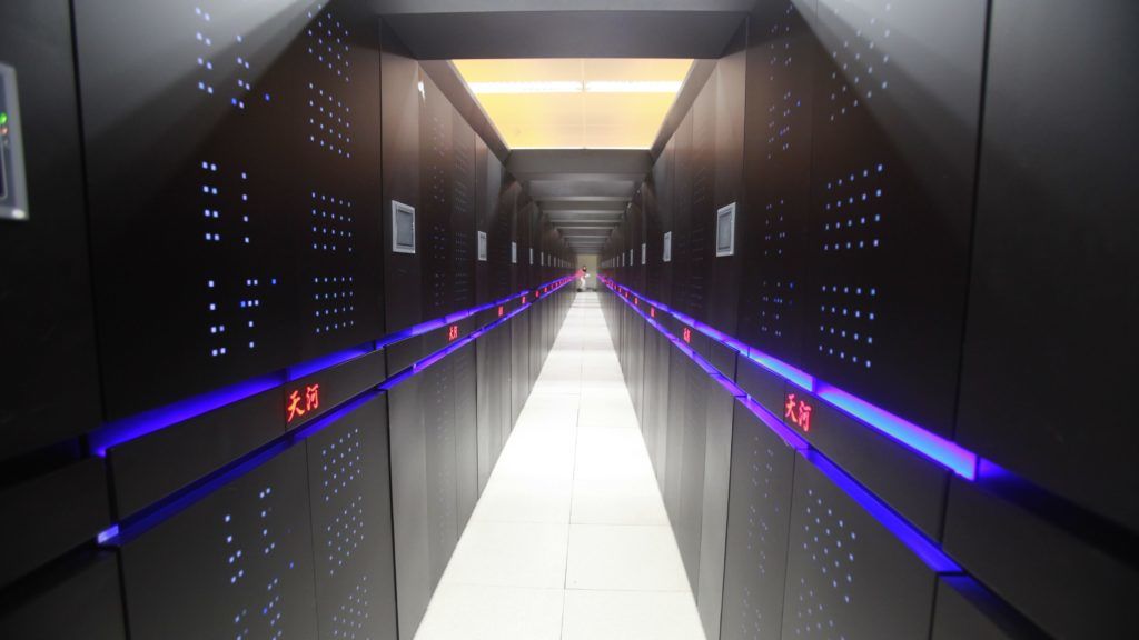 Chinese-developed supercomputer Tianhe-2 or TH-2 operates at the National University of Defense Technology in Changsha city, central China's Hunan province, 14 June 2013. China's Tianhe-2 supercomputer has retained its position as the world's most powerful system for the sixth consecutive time, according to a biannual Top500 list of supercomputers released Monday (16 November 2015). Tianhe-2, or Milky Way­2, with a performance of 33.86 petaflops per second (Pflop/s), was developed by China's National University of Defense Technology and deployed at the National Supercomputer Center in Guangzhou. It has held the title since June 2013. The Chinese system is almost twice as fast as the next on the list, Titan of the US Department of Energy, which has a performance of 17.59 Pflop/s. In fact, there has been no change among the ranking of the world's top5 supercomputers since June 2013 in the latest edition of the closely watched list. 