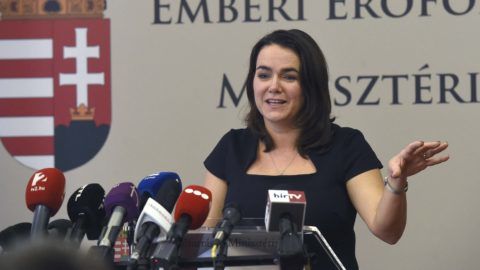 Budapest, 2019. február 11. Novák Katalin család- és ifjúságügyért felelõs államtitkár sajtótájékoztatón ismerteti a kormány új családpolitikai intézkedéseit az Emberi Erõforrások Minisztériumában 2019. február 11-én. Július elsejétõl lehet igényelni a családi otthonteremtési kedvezmény (csok) kamattámogatott hitelét használt lakás vásárlásához és a nagycsaládosok autóvásárlási támogatását is, valamint a július elseje után született gyerekek után igényelhetõ a gyerekvállalási támogatás. MTI/Bruzák Noémi