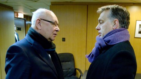 Budapest, 2012. január 20. Orbán Viktor miniszterelnök (j) és Belénessy Csaba, a Magyar Távirati Iroda vezérigazgatója beszélget a magyar Rádió épületében, mielõtt a kormányfõ interjút adott az MR1-Kossuth Rádió 180 perc címû mûsorának. MTI Fotó: Beliczay László