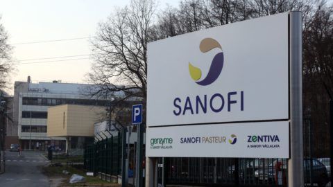 Miskolc, 2016. november 24. A Sanofi miskolci gyára fennállása 30. évfordulója alkalmából rendezett ünnepség napján, 2016. november 24-én. A francia érdekeltségû Sanofi Aventis Zrt. ötmilliárd forintból fejleszti miskolci gyárát, a gyógyszeripari társaság egy nagysebességû fecskendõtöltõ és -átnézõ gépsort telepít üzemébe. MTI Fotó: Vajda János