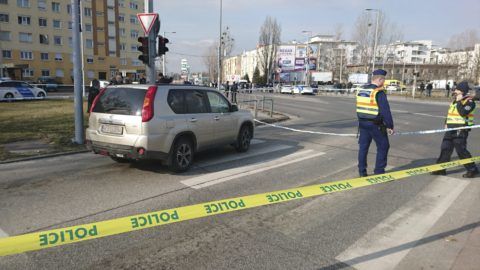 Budapest, 2019. február 15. Rendõrök helyszínelnek a XIV. kerületi Szentmihályi út és Nyírpalota út keresztezõdésénél 2019. február 15-én, miután a helyszínen elfogták azt a férfit, aki az ítélethirdetést követõen megszökött a Fõvárosi Törvényszék egyik tárgyalótermébõl. MTI/Mihádák Zoltán