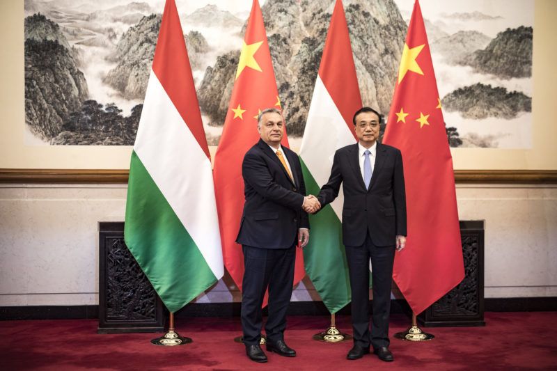 Peking, 2019. április 25. A Miniszterelnöki Sajtóiroda által közreadott képen Orbán Viktor miniszterelnök (b) és Li Ko-csiang kínai miniszterelnök kétoldalú tárgyalásukon Pekingben 2019. április 25-én. MTI/Miniszterelnöki Sajtóiroda/Szecsõdi Balázs