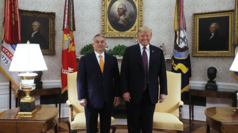 Washington, 2019. május 13. Donald Trump amerikai elnök (j) fogadja Orbán Viktor miniszterelnököt a washingtoni Fehér Házban 2019. május 13-án. MTI/Koszticsák Szilárd