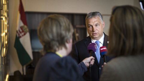 Brüsszel, 2019. június 21. Orbán Viktor miniszterelnök nyilatkozik magyar újságíróknak EU-csúcs után Brüsszelben 2019. június 21-én. MTI/Miniszterelnöki Sajtóiroda/Szecsõdi Balázs