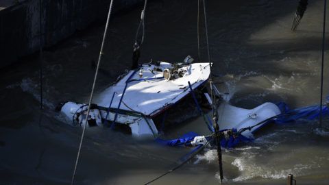 Budapest, 2019. június 11. A balesetben elsüllyedt Hableány turistahajó roncsolt kapitányi hídja, miután kiemelték a Dunából a Margit hídnál 2019. június 11-én. A Hableány május 29-én süllyedt el a Margit hídnál, miután összeütközött a Viking Sigyn szállodahajóval. A fedélzeten 35-en utaztak, 33 dél-koreai állampolgár és a kéttagú magyar személyzet. Hét embert sikerült kimenteni, hét dél-koreai állampolgár holttestét pedig még aznap megtalálták. Azóta további tizenhárom áldozat, köztük a Hableány matrózának holttestét találták meg és azonosították. MTI/Mónus Márton