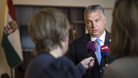 Brüsszel, 2019. június 21. Orbán Viktor miniszterelnök nyilatkozik magyar újságíróknak az EU-csúcs után Brüsszelben 2019. június 21-én. MTI/Miniszterelnöki Sajtóiroda/Szecsõdi Balázs