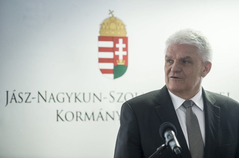 Szolnok, 2018. február 27. Szalay Ferenc polgármester beszédet mond a Szolnoki Járási Hivatal új székházának avatásán 2018. február 27-én. MTI Fotó: Ujvári Sándor