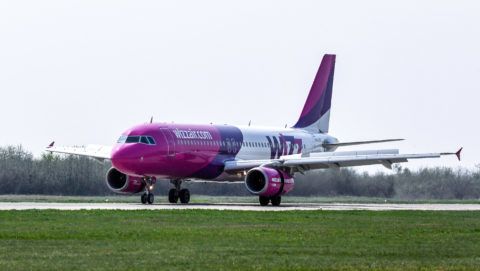 Debrecen, 2019. április 9. Wizz Air repülõgép a kifutó pályán. Három új járat indult a debreceni repülõtérrõl, a ciprusi Larnacába, a máltai Vallettába és a spanyol Palma de Mallorcára. MTVA/Bizományosi: Oláh Tibor *************************** Kedves Felhasználó! Ez a fotó nem a Duna Médiaszolgáltató Zrt./MTI által készített és kiadott fényképfelvétel, így harmadik személy által támasztott bárminemû  különösen szerzõi jogi, szomszédos jogi és személyiségi jogi  igényért a fotó készítõje közvetlenül maga áll helyt, az MTVA felelõssége e körben kizárt.