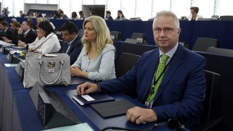 Strasbourg, 2019. július 16. Trócsányi László és Tóth Edina (j2), a FIDESZ-KDNP képviselõi az Európai Parlament (EP) plenáris ülésén Strasbourgban 2019. július 16-án. MTI/Koszticsák Szilárd