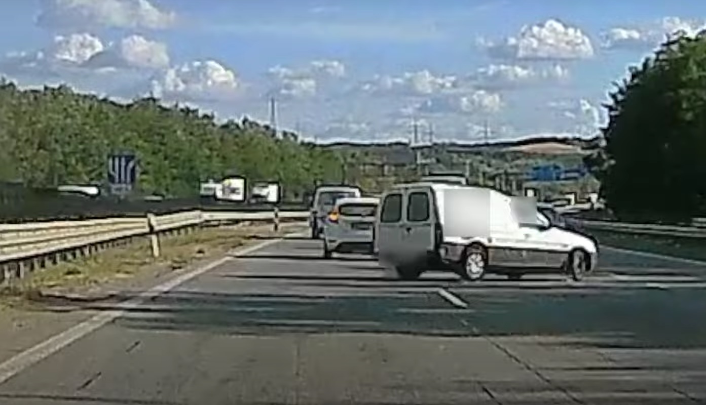 „Nekimegy egy embernek, és integet, hogy bocs” – videón a balesetet okozó, majd továbbhajtó sofőr