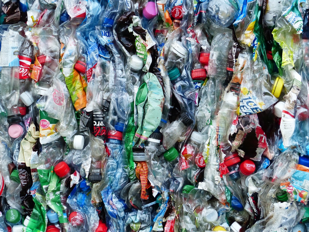 Öt nagy cég felelős a globális műanyagszennyezés negyedéért
