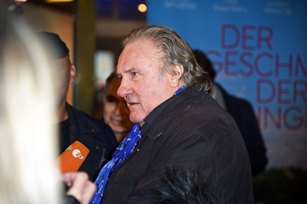 Szabadon távozhatott a szexuális zaklatással vádolt Gerard Depardieu