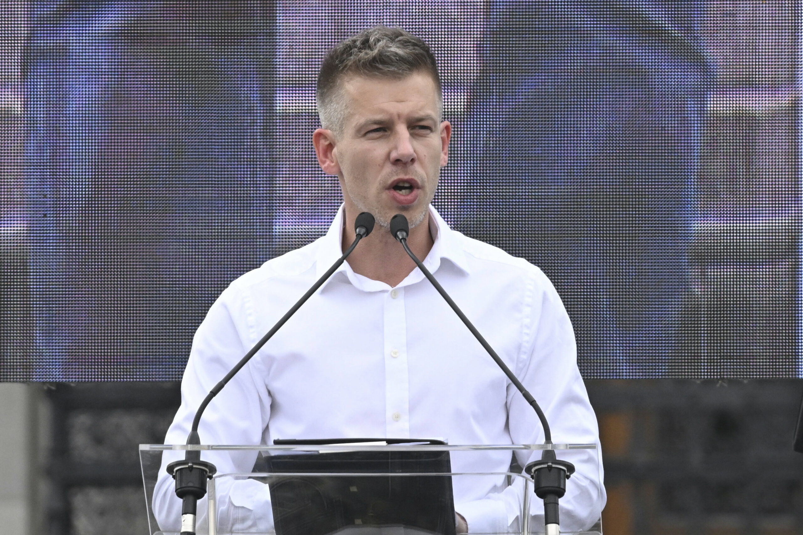 Fordulat: Magyar Péter bejelentette, azonos számú kormánypárti és ellenzéki vezetésű kerületben indítanak polgármester-jelöltet