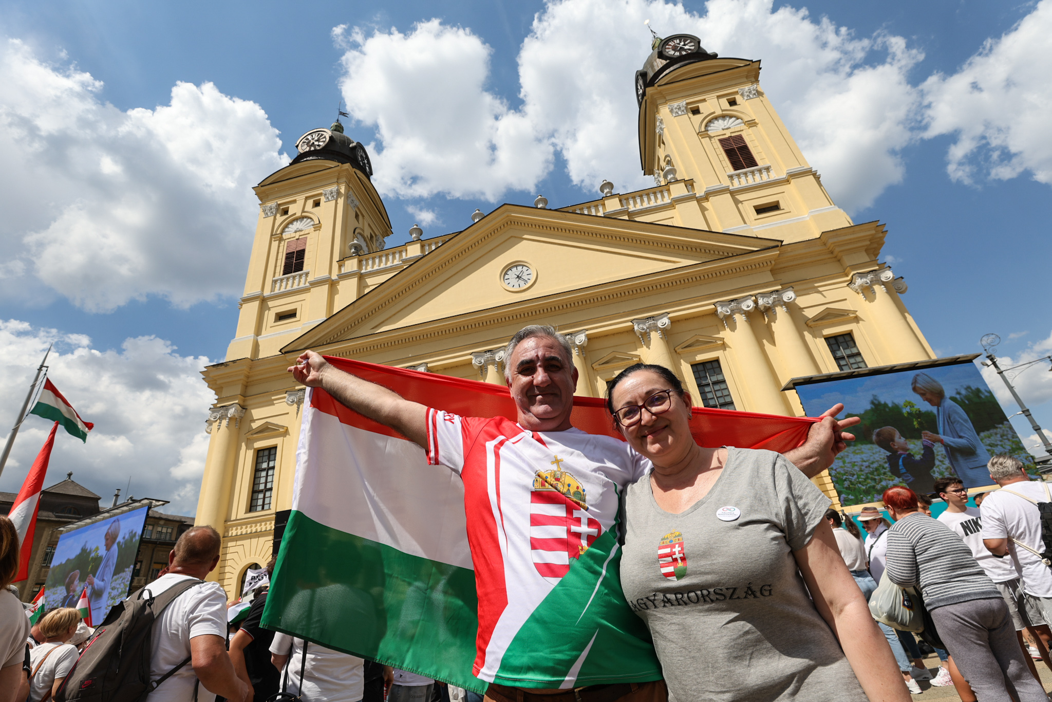 „Van benne annyi erő, hogy ezt a rendszert leváltsa” - ezt mondták a tüntetők Magyar Péter debreceni demonstrációján