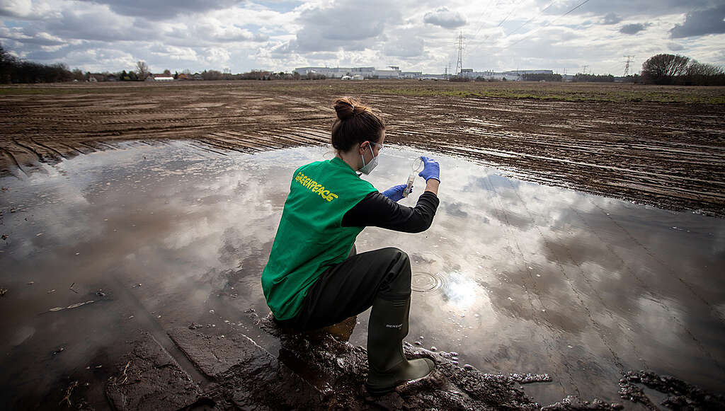 Az akkugyártáshoz használt magzatkárosító oldószert talált a Greenpeace gödi kommunális szennyvízben