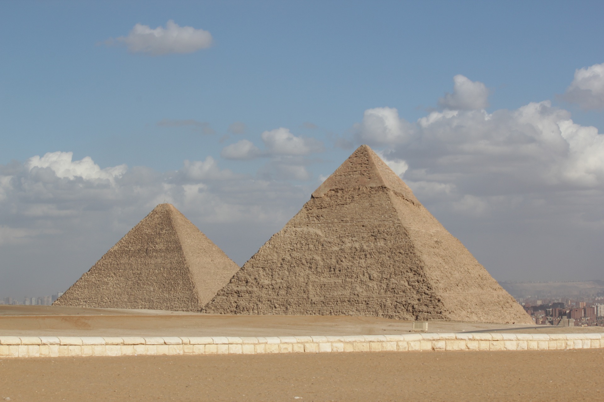 Rejtélyes föld alatti építményre találtak a gízai piramisok mellett régészek egy földradarral