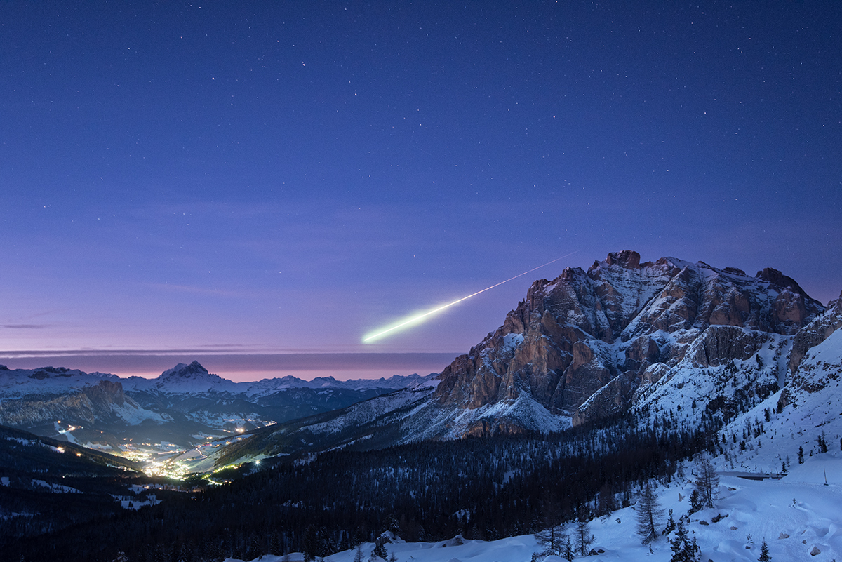 Csodás kép a focilabda méretű aszteroidáról, ami tűzgömbbé vált az égen