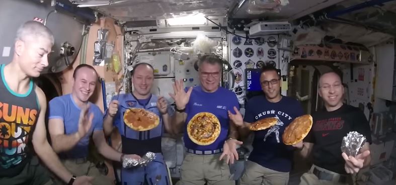 Pizzát rendeltek az űrbe, meg is kapták - és ez nem vicc