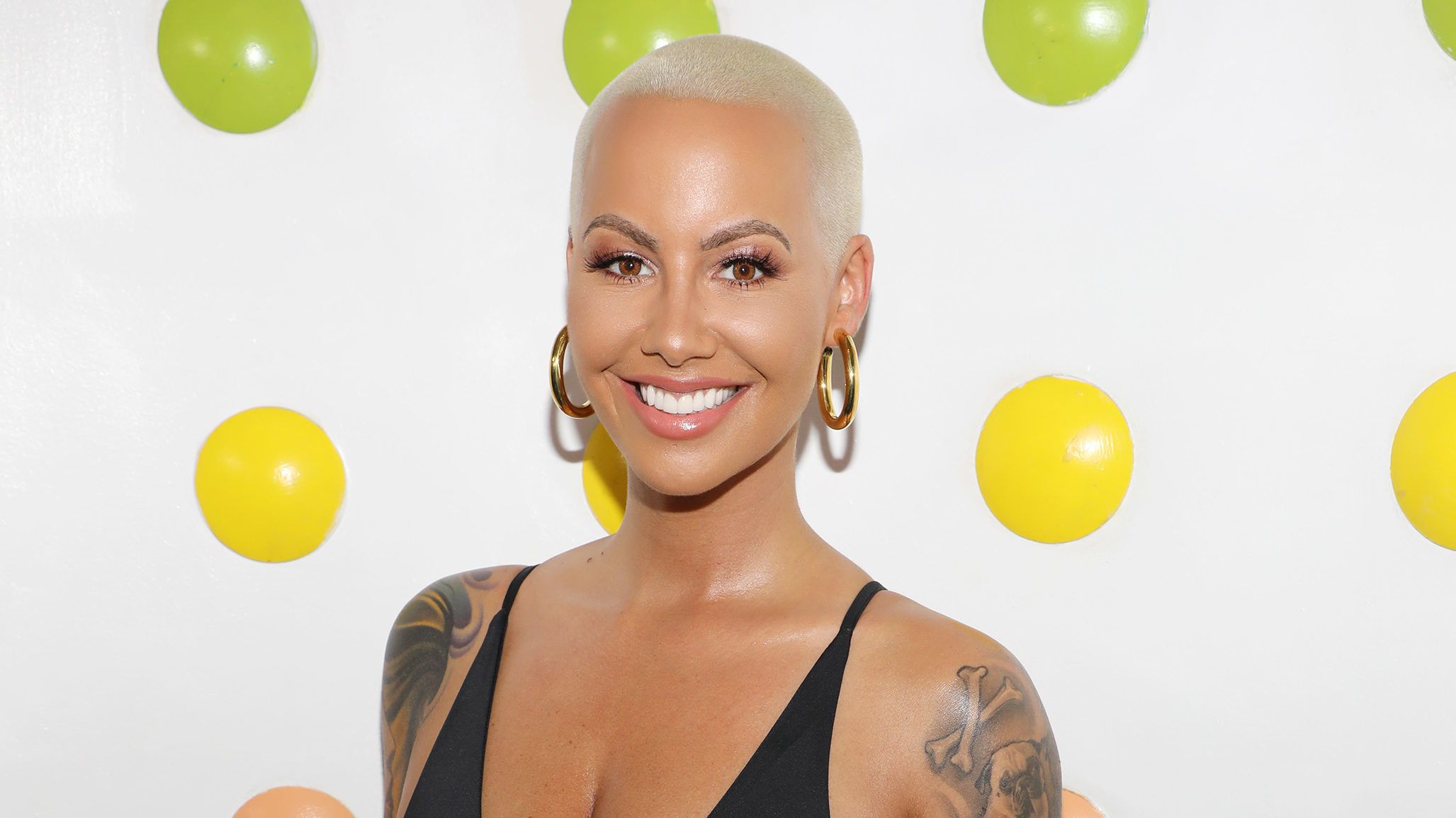 Amber Rose sétáló fenekét két centiről videózták le