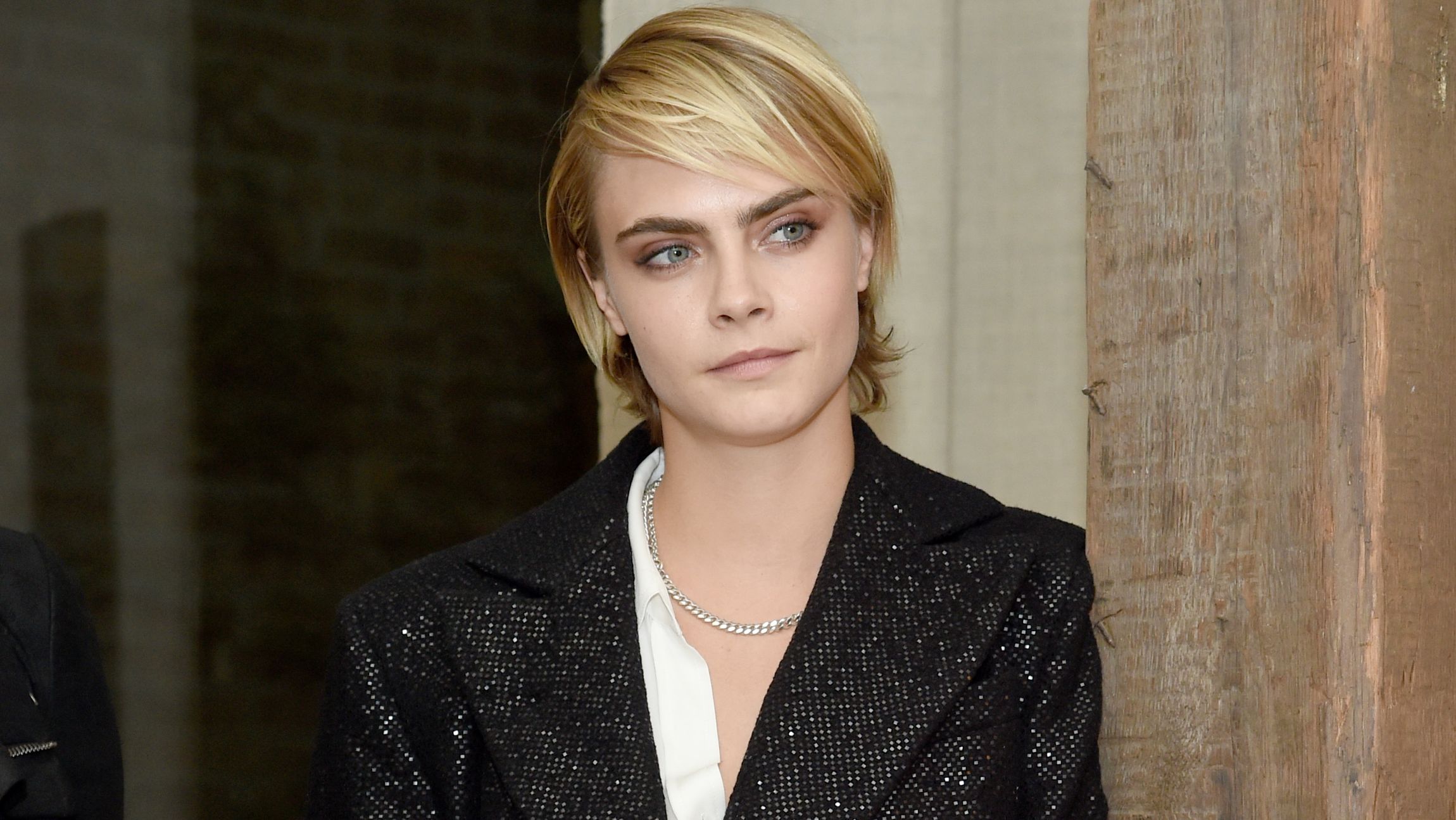 Na jó, ebben a maszkban hogy ismerték fel Cara Delevingne-t?