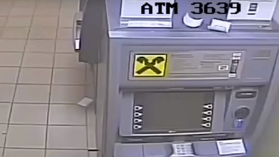 Videón, ahogy Moszkvában felrobbantanak és kirabolnak egy bankautomatát