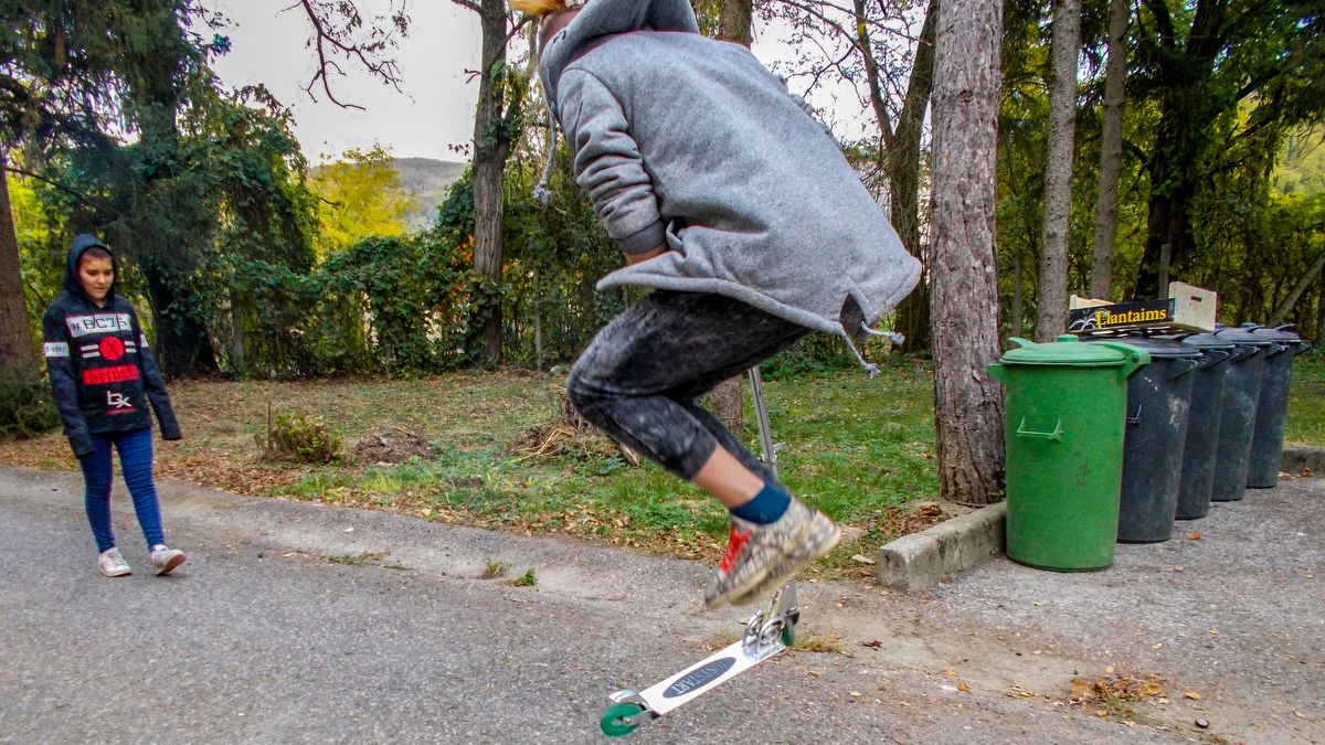 Így néznek ki egy gyermekotthon hétköznapjai – Életrevaló képeink fotókiállítás