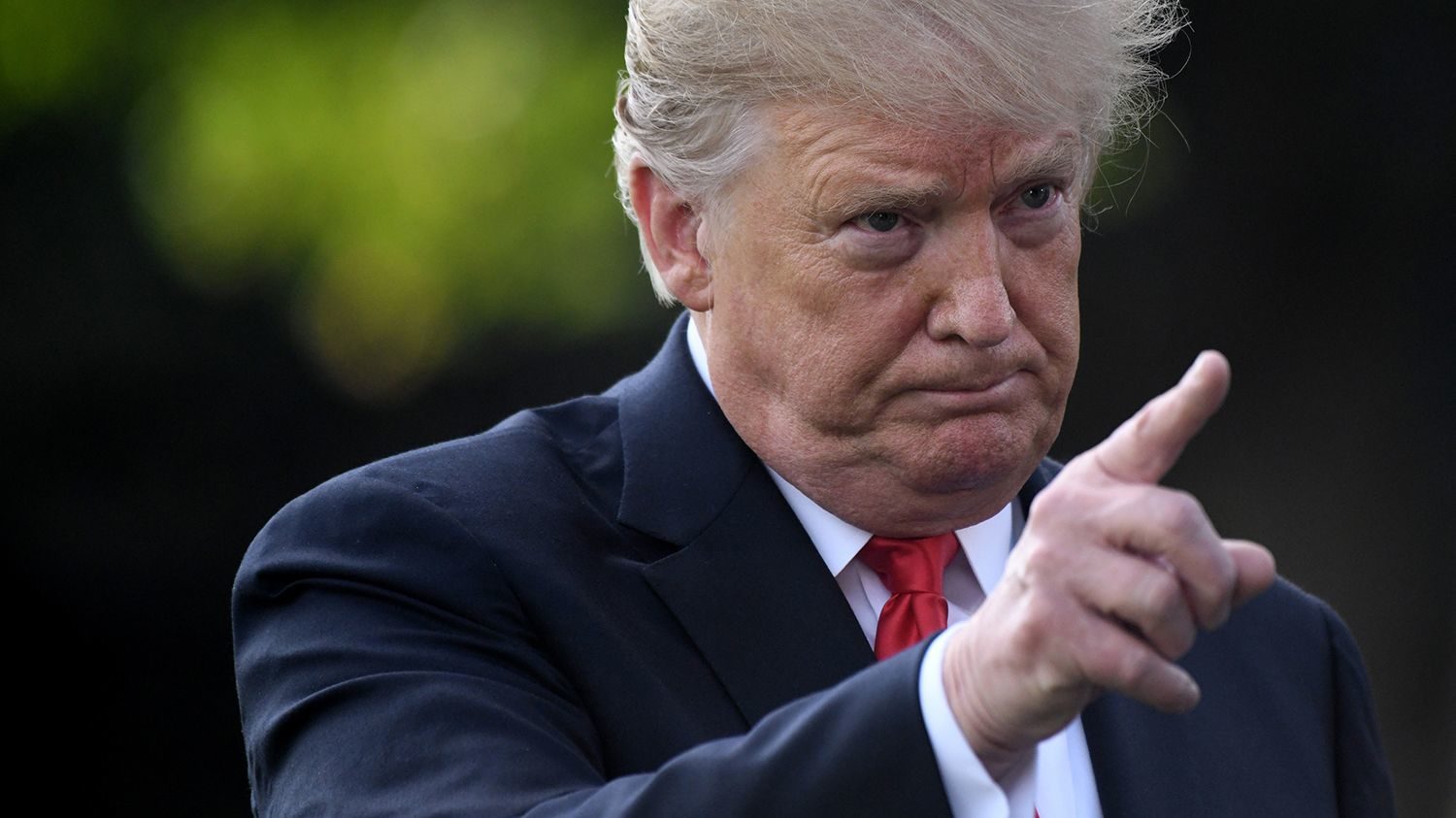 Furcsa dolgokat manipulálnak Donald Trump fotóin