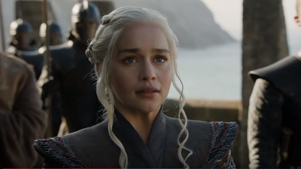 Emilia Clarke szerint nem Jon Snow meztelen seggéről szól a Trónok harca