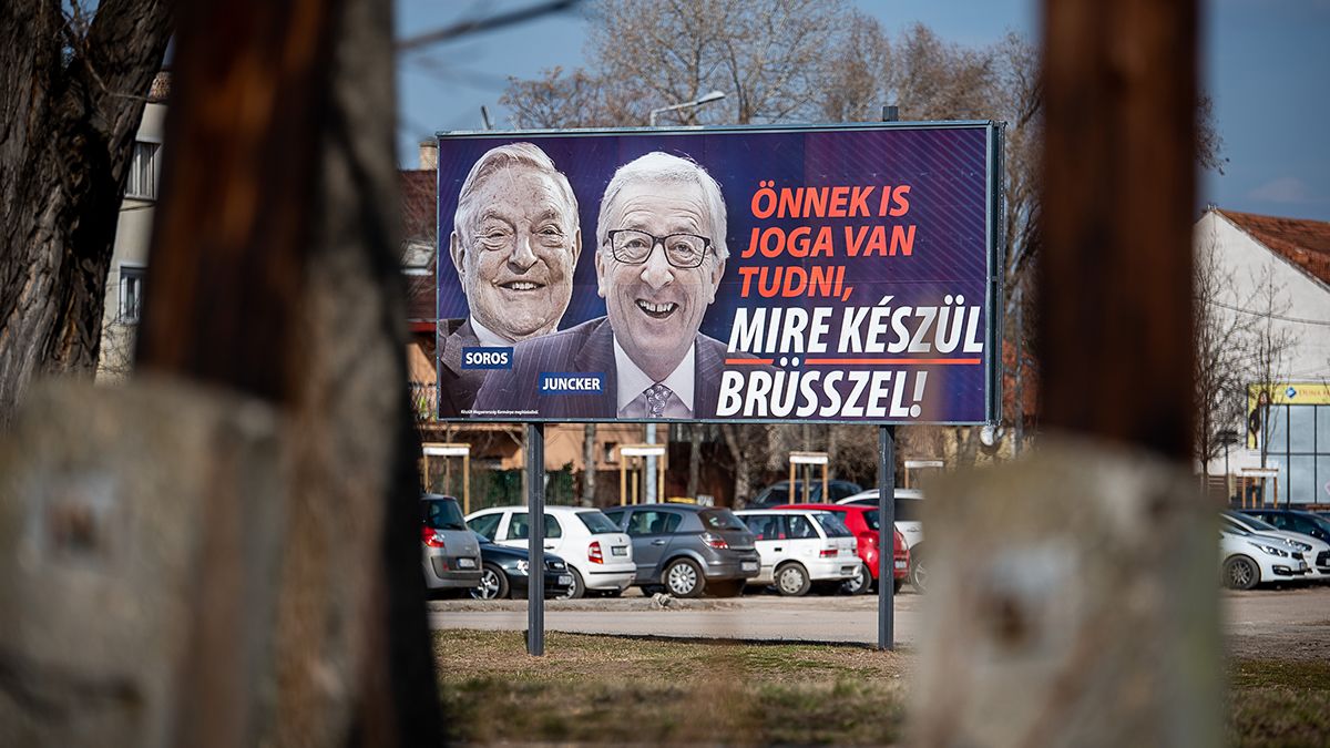 Weber várható útvonalán letakarták a Junckert szégyenítő plakátokat