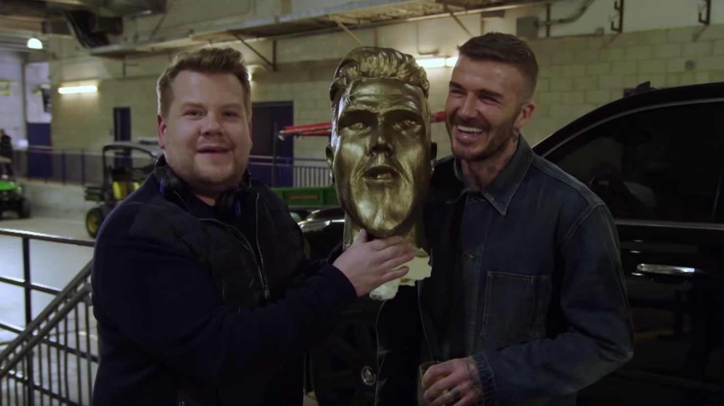 James Corden kisfejű és nagyseggű szoborral szívatta szét David Beckhamet