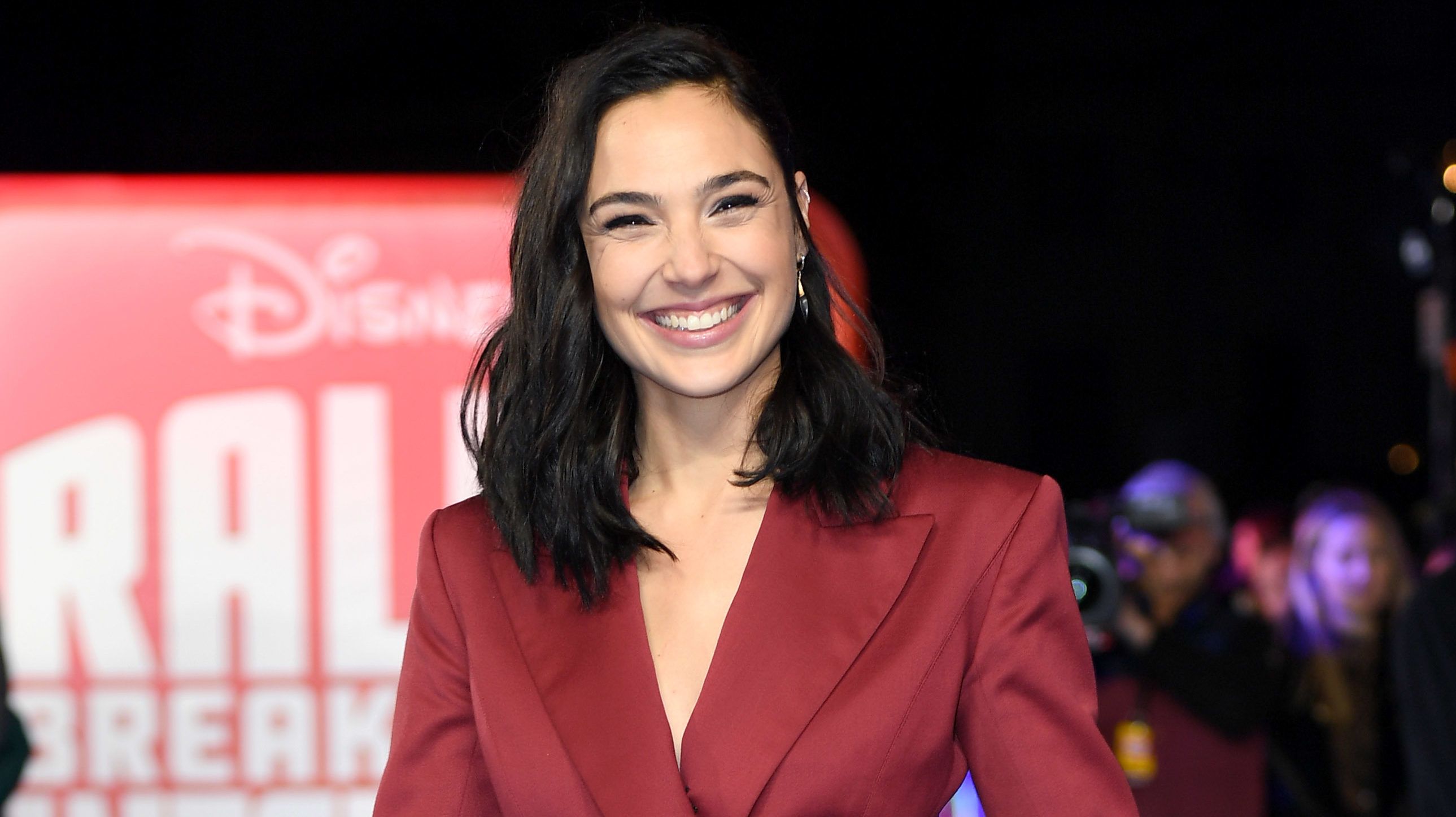 Gal Gadot Instán üzent Marvel Kapitánynak, matricák is lennénk a képen