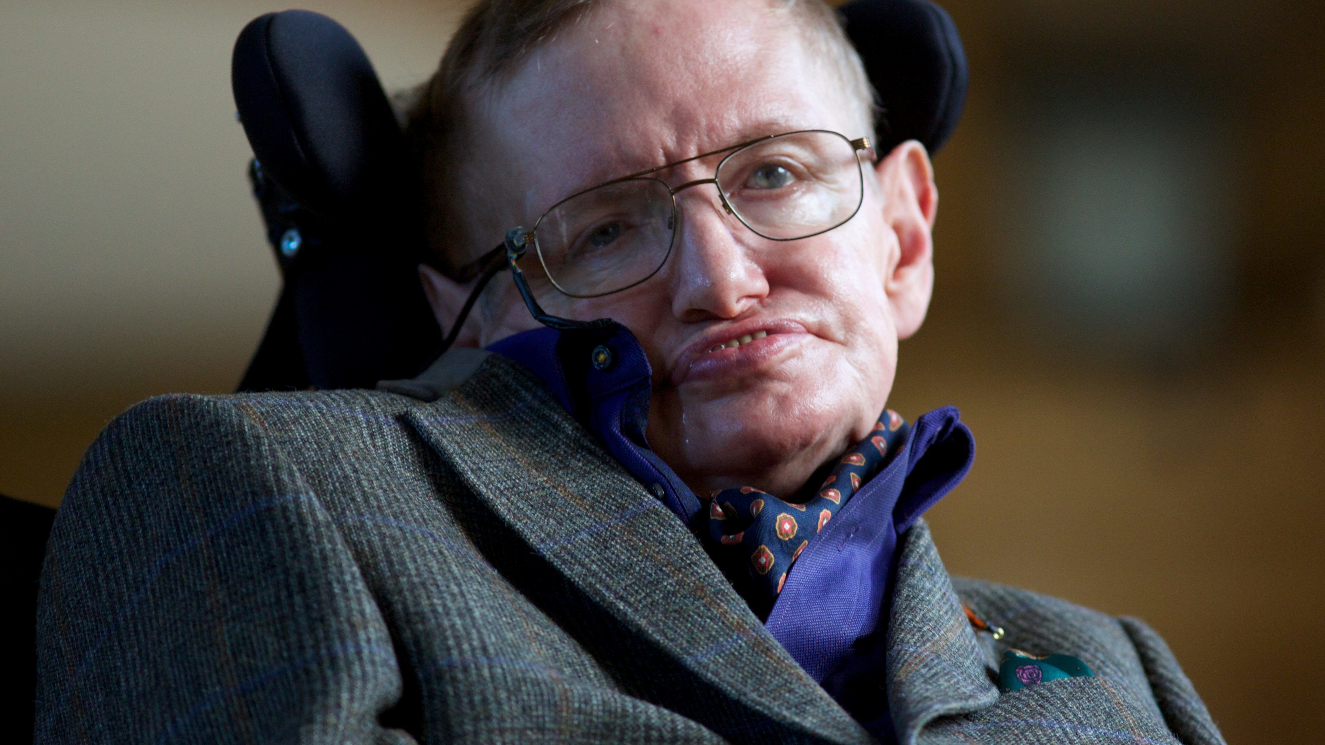 A szükséges képzettsége sem volt meg Stephen Hawking ápolójának