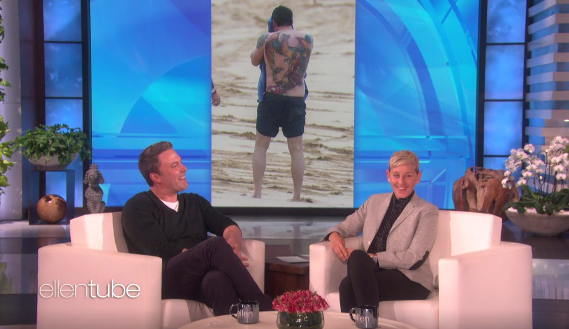 DeGeneres Ben Affleck sárkányos tetkójáról: Olyan, mintha a seggedből jönne elő
