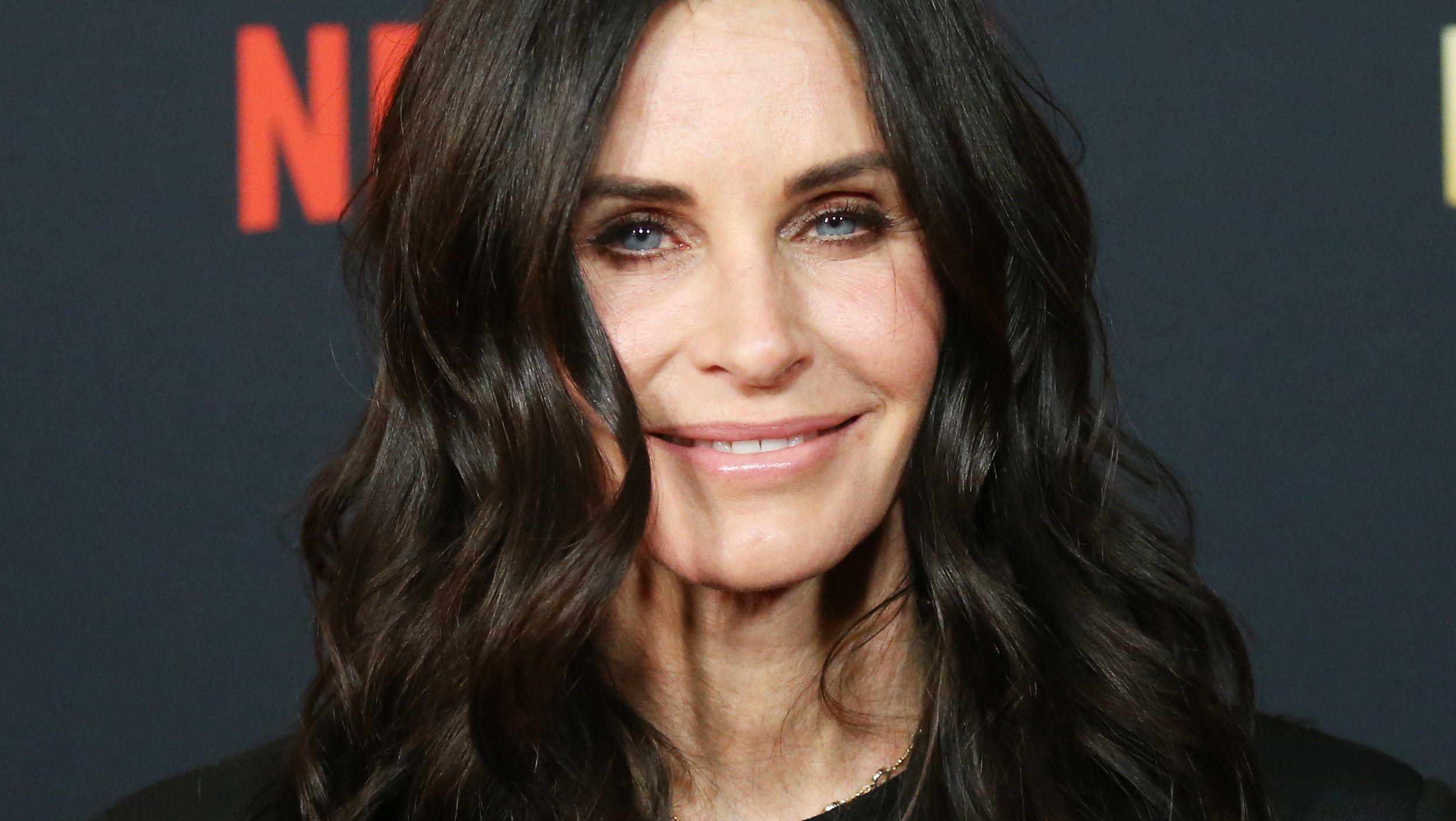 Courteney Cox Dumb és Dumberes frizurája miatt cikizi Stinget