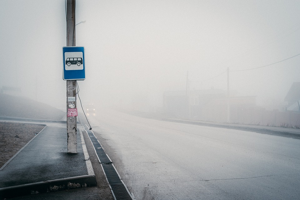 Csavar csapódott az arcába a buszmegállóban, majdnem megvakult az orosz férfi