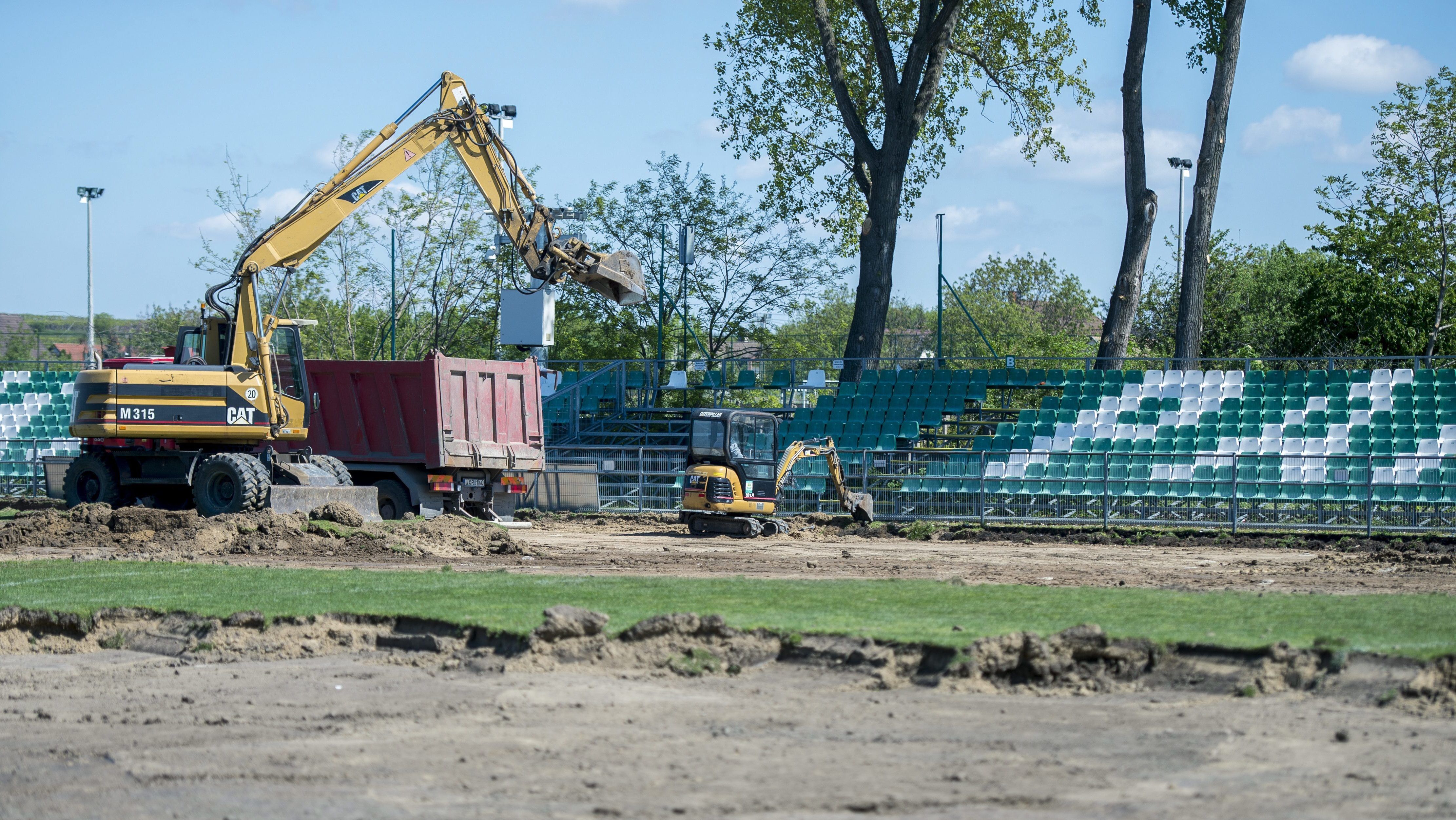 275 millióval drágult két stadion menet közben