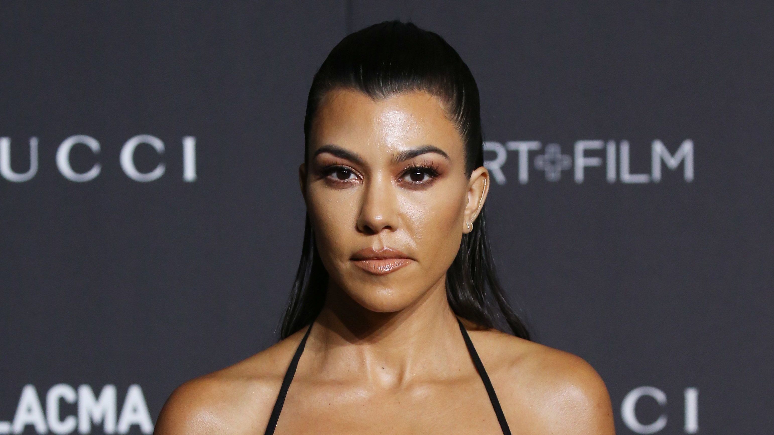 Kourtney Kardashian újabb meztelenkedése indokolatlanul vicces