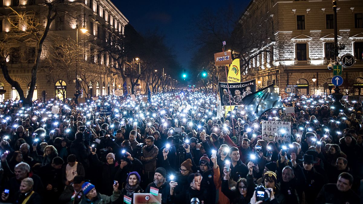 Áprilisban újra tüntetnek a diákok