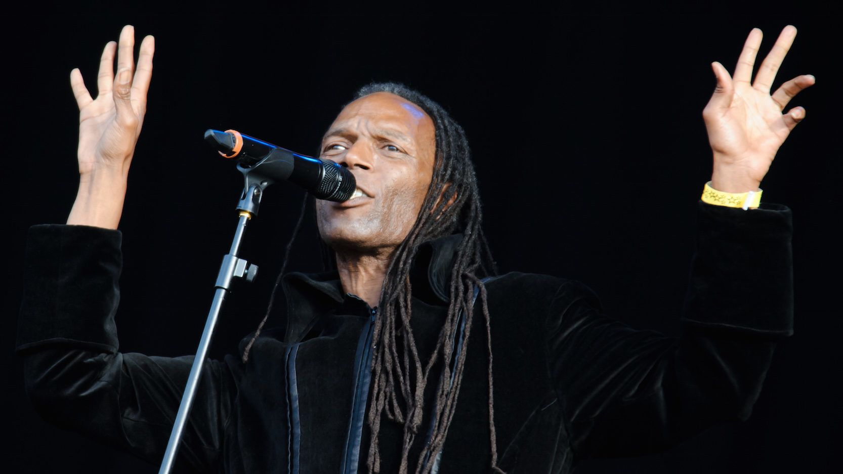 Meghalt Ranking Roger ska- és reggae-énekes