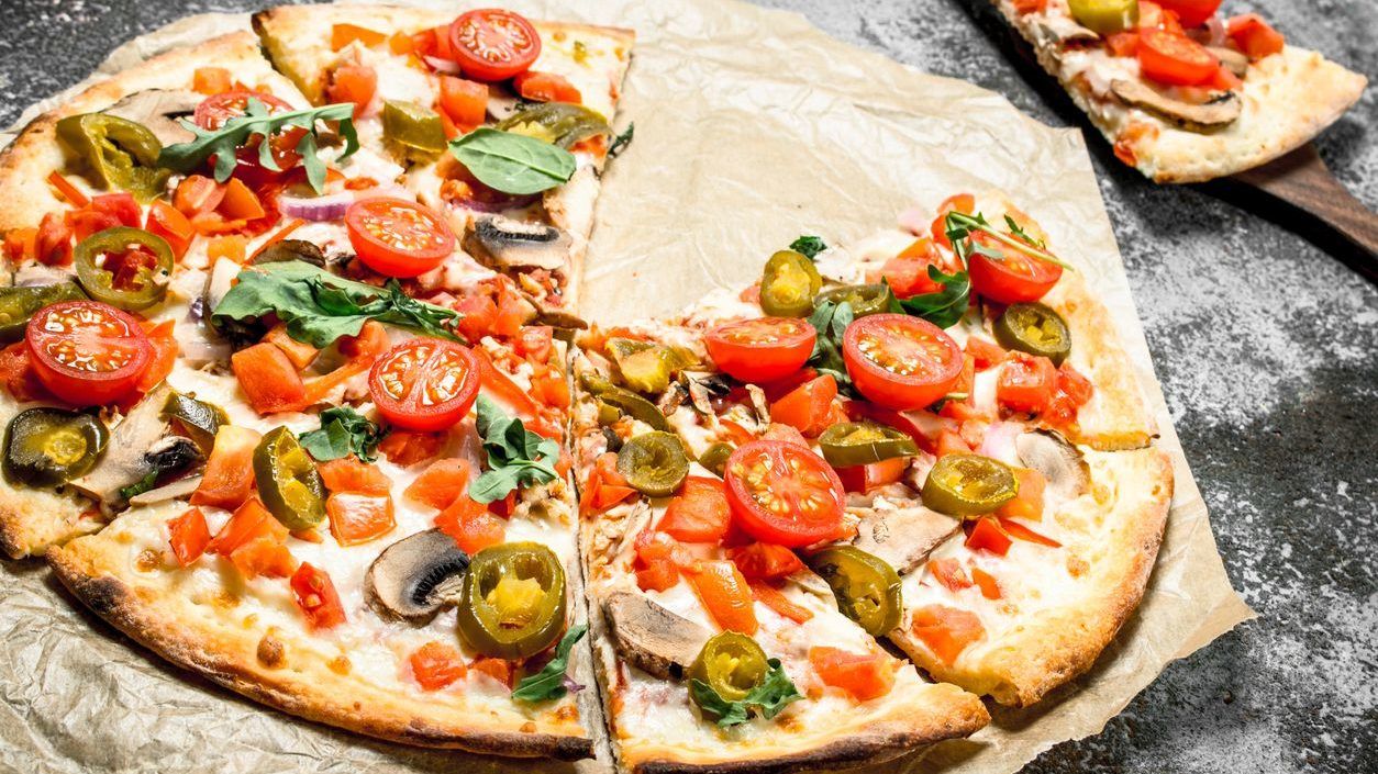 Kiakadt a vegán aktivista anyuka, amikor meglátta, mit rejtettek a pizzájába