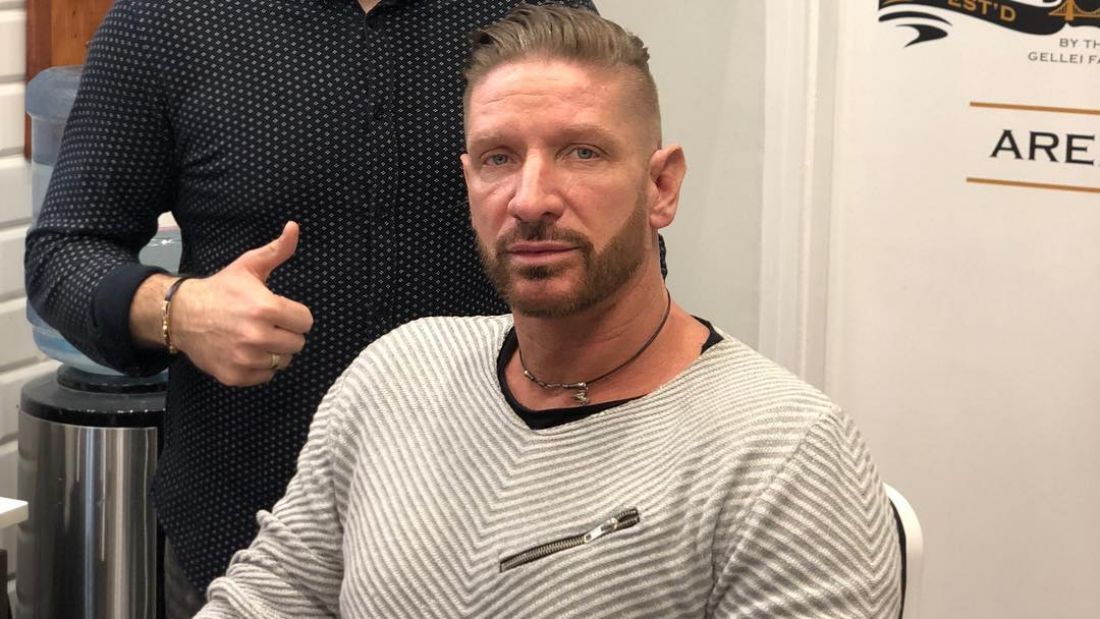 Fájdalmas hallgatni, ahogy Pintér Tibor áriázik, háttérben egy kis tüctüc zenével