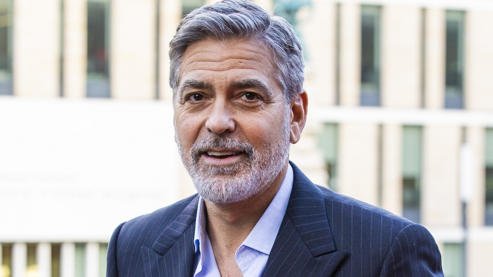 George Clooney-nak elege van a másság-ellenes milliárdosból