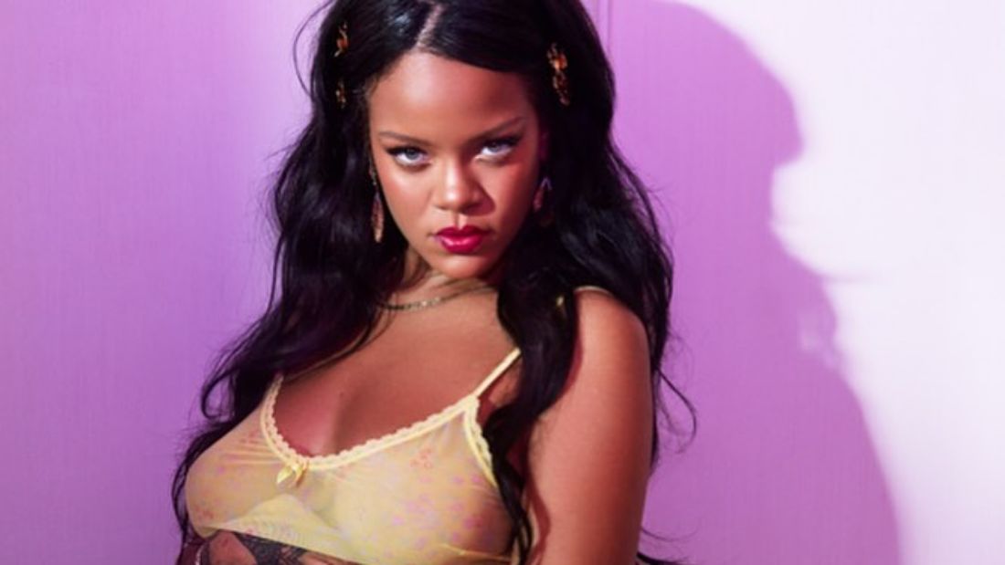 Rihanna a mellei közé nyúlt, hogy reklámot csináljon fehérneműjének