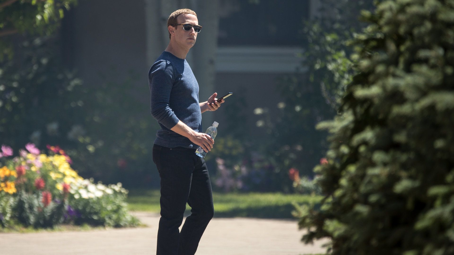 Zuckerberg az internet ellenőrzését kéri a kormányoktól