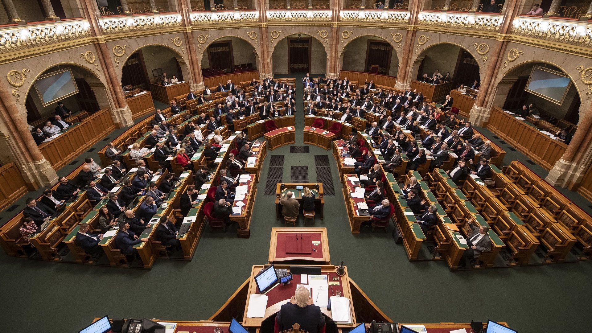 Ma szavaznak a családvédelmi akciótervről a parlamentben