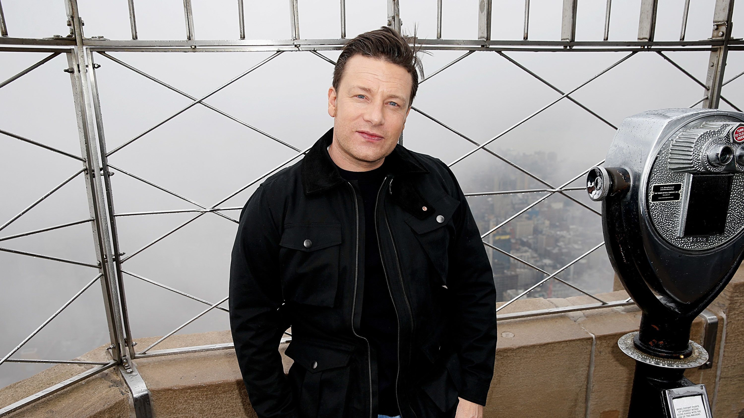 Jamie Oliver ronda ingjével űz áprilisi tréfát