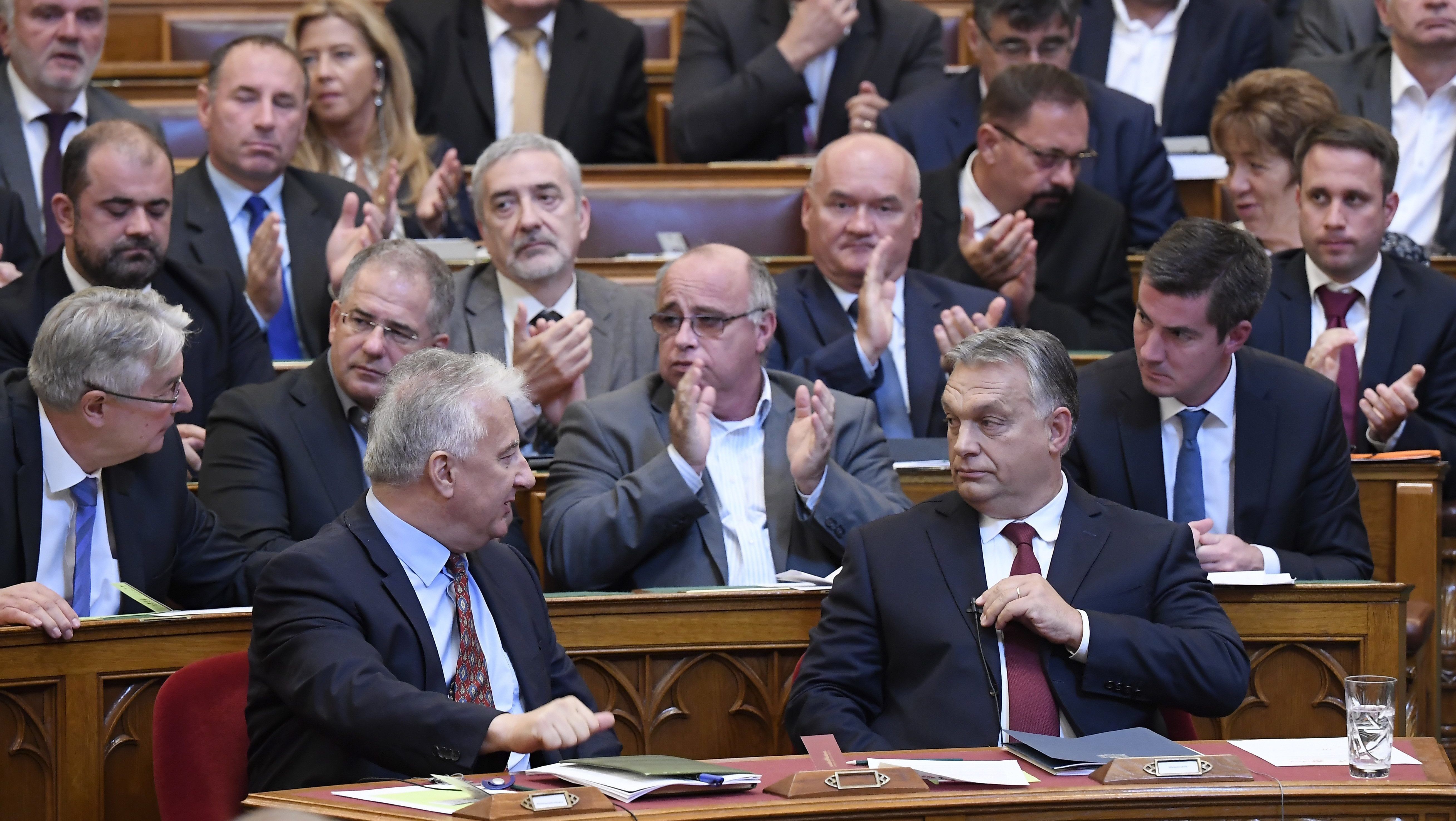 Többhetes pihenőre vonul a parlament