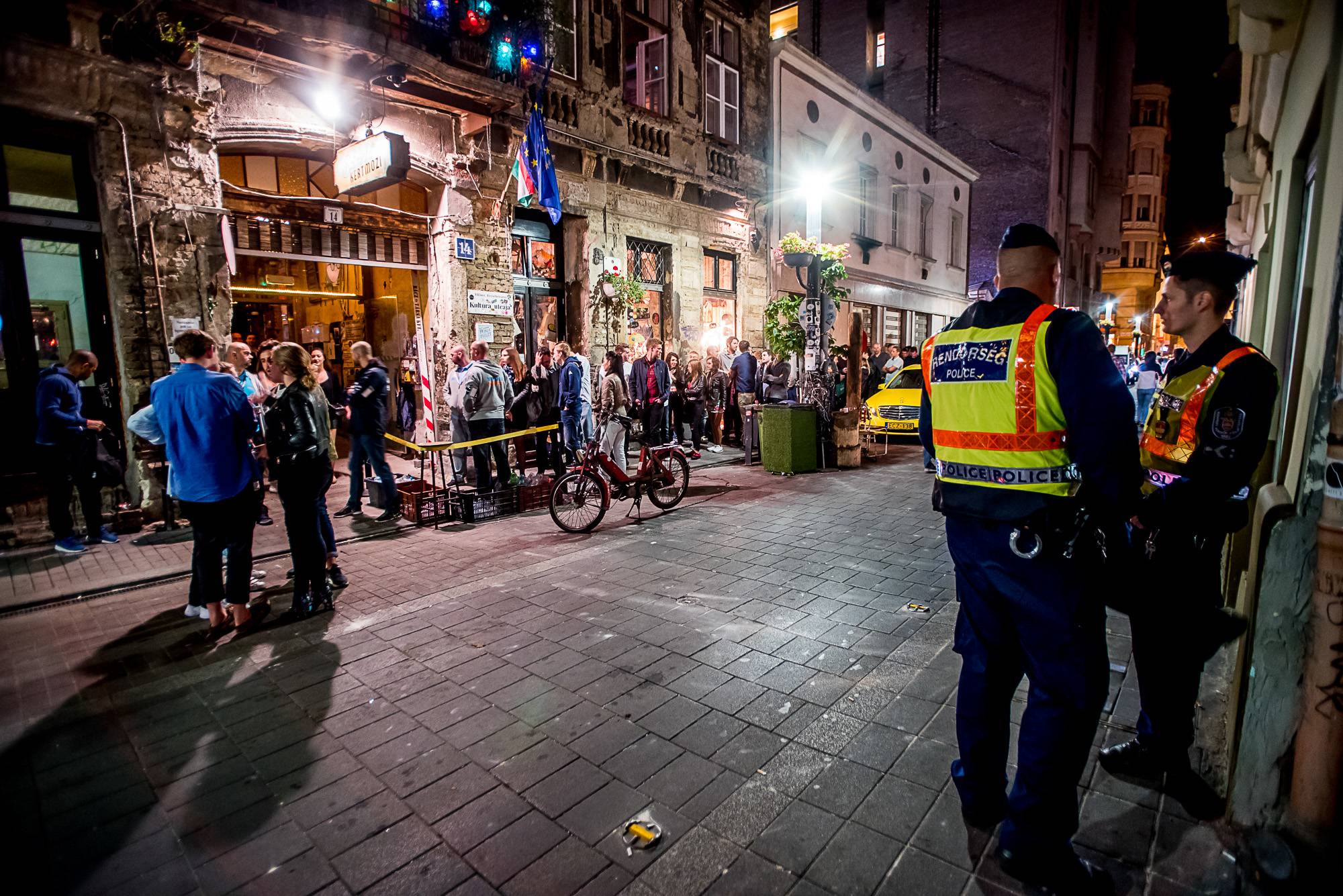 Kétszer zsebelte ki ugyanazt a férfit egy szlovák nő a bulinegyedben, hiba volt