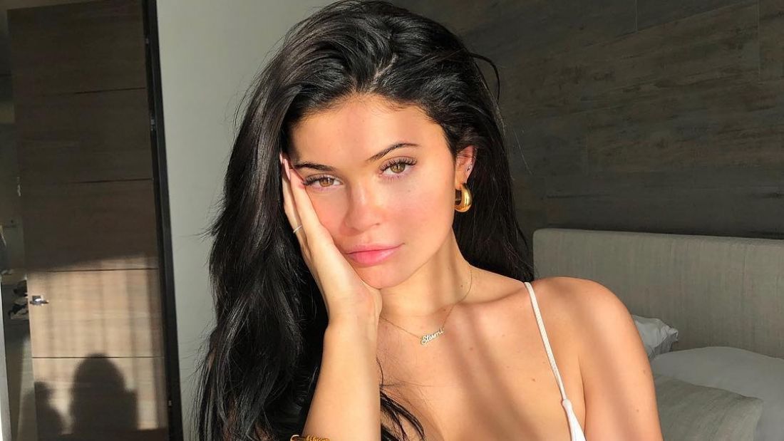 Kylie Jenner zavarbaejtő közös fotókat osztott meg pasijáról