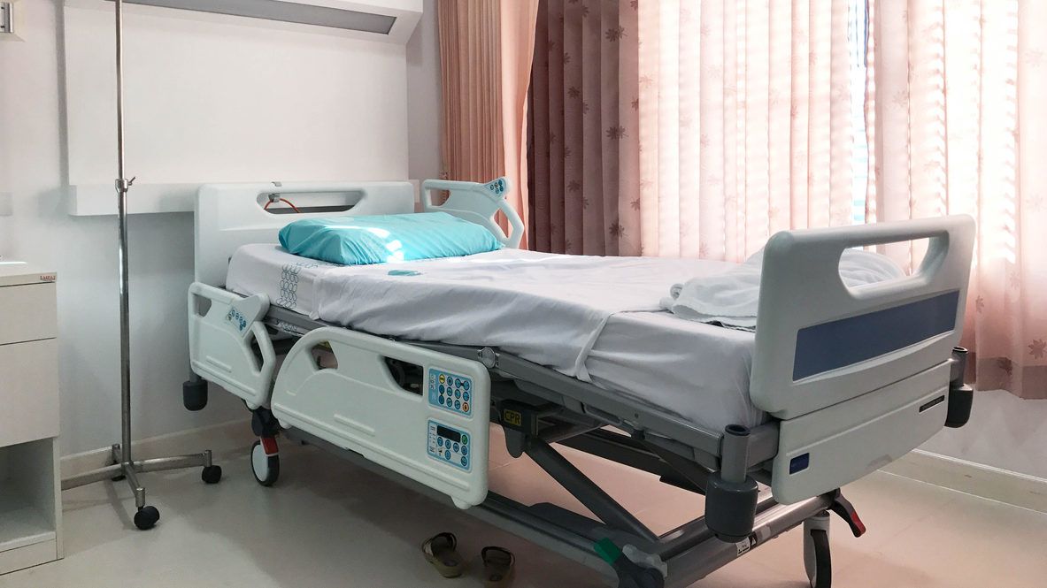 Otthagyta a Bajcsy Kórházat az orvos, aki ellen fenékre csapkodás miatt tettek panaszt